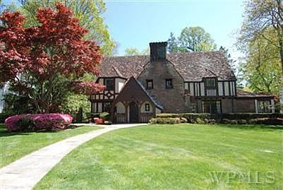 1st image of 16 Woods Ln