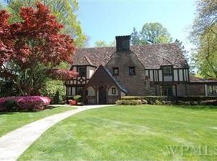 16 Woods Ln, Scarsdale, NY 10583