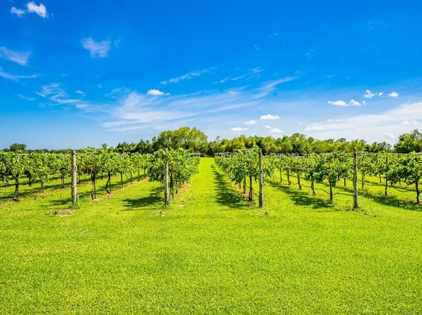 14773 Coon Rd, Winnie, TX 77665