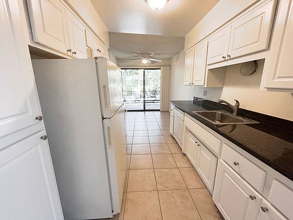 4th image of 719 27th St APT 5