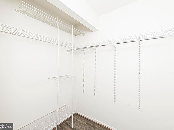 4th image of 823 Meadowview Ln #823