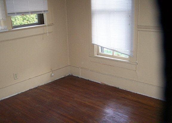 5th image of 518 1/2 Crawford St
