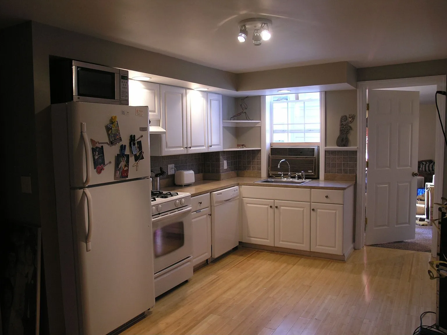 1913 Larkins Way photo 1