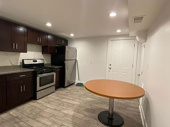 4th image of 2833 W Polk St #B