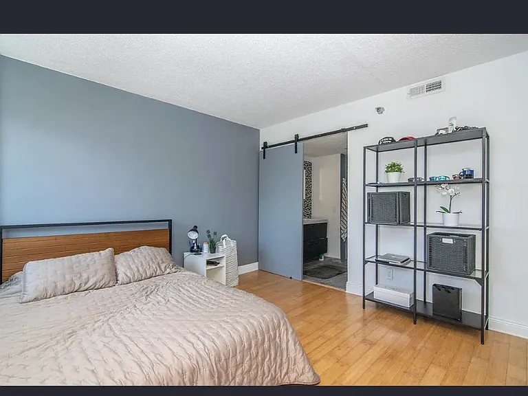 201 W Laurel St #606 — Photo 5