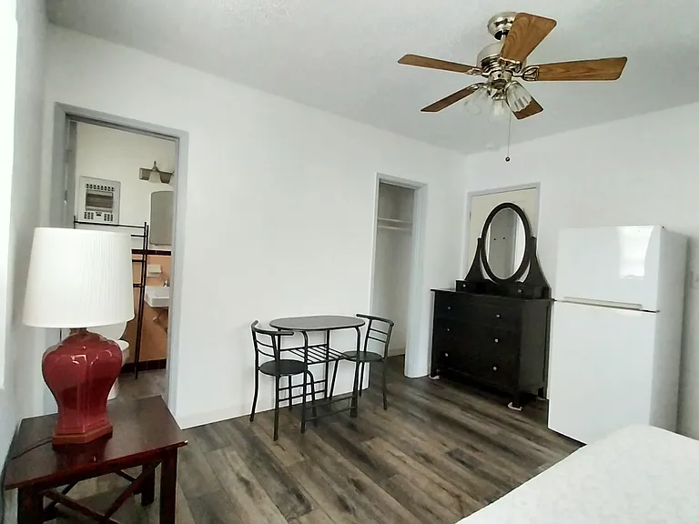 3208 NE 5th Ct #E — Photo 2