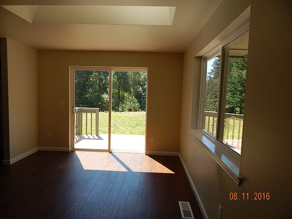5th image of 512 204th Dr SE
