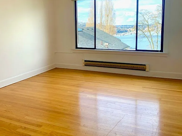 903 Bellevue Pl E — Photo 9