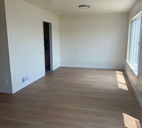 3rd image of 339 Campbell Ave