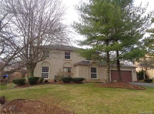 35235 Spring Hill Rd, Farmington Hills, MI 48331