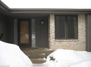934 Highview Cir S, Saint Paul, MN 55118