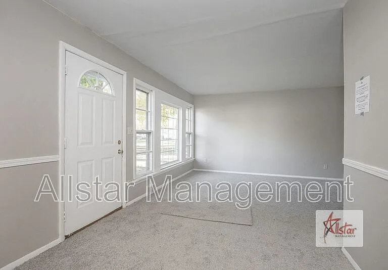 8958 Woodridge Ln — Photo 2
