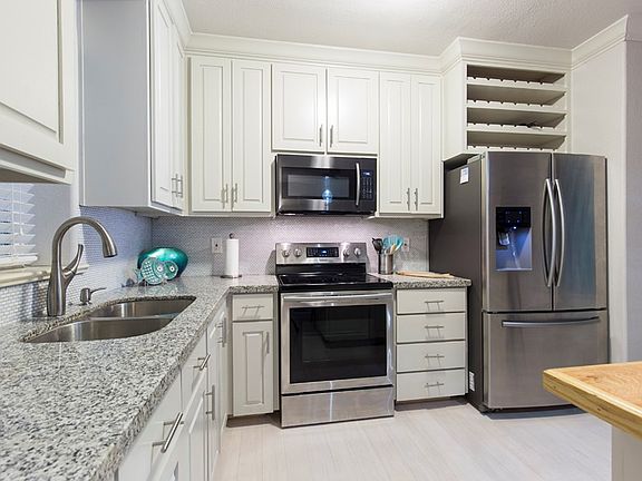 5th image of 123 E Carolyn Dr #105