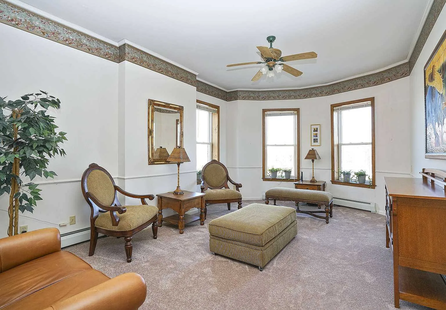 5 bed, $5,000 — Photo 1