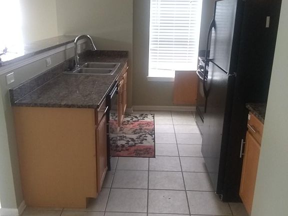 4th image of 3811 S Langley Ave #3