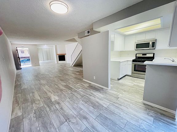 3rd image of 638 E Tujunga Ave #C