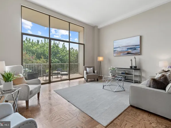 1200 N Nash St APT 240, Arlington, VA 22209
