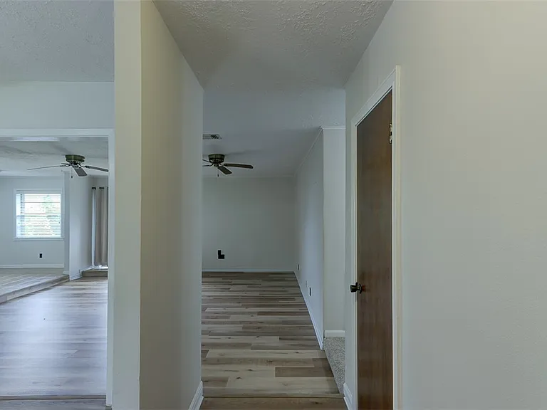 3503 Old Oaks Dr — Photo 2