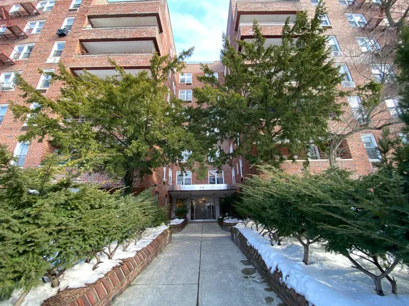 2727 Ocean Parkway image 1 of 20
