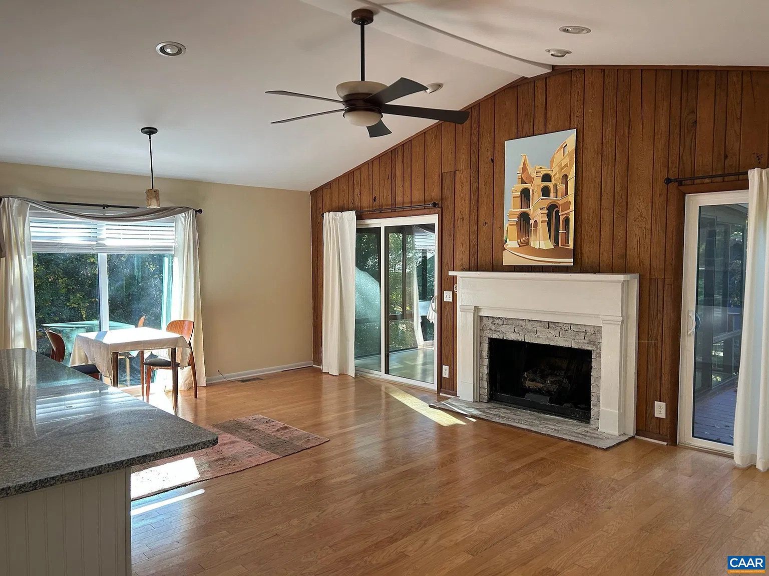 2 bed, 1.5 bath, 1272 sqft, $2,300 — Photo 4