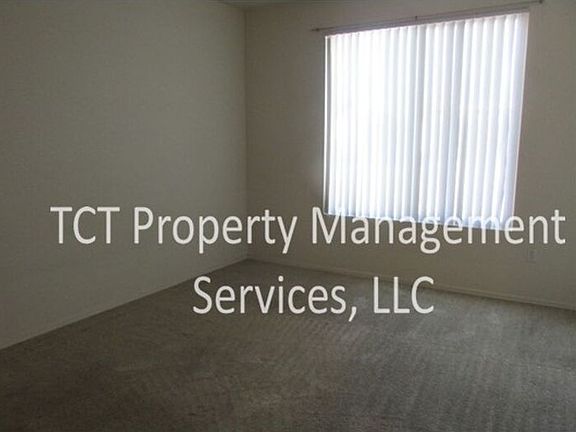 2nd image of 420 W 1st St Unit 326