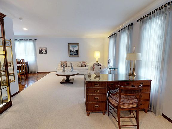 3rd image of 2303 N Windsor Dr