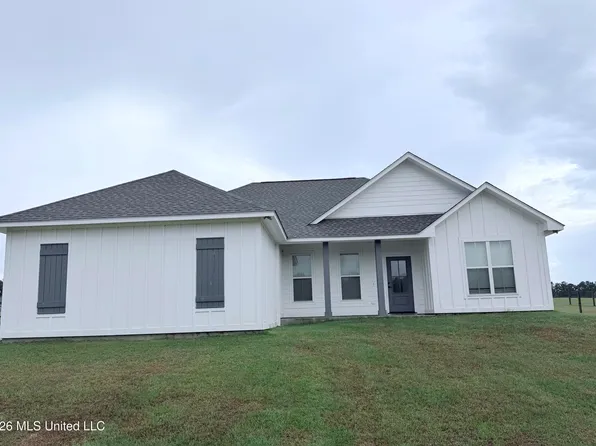 40 Theodore Dr, Poplarville, MS 39470