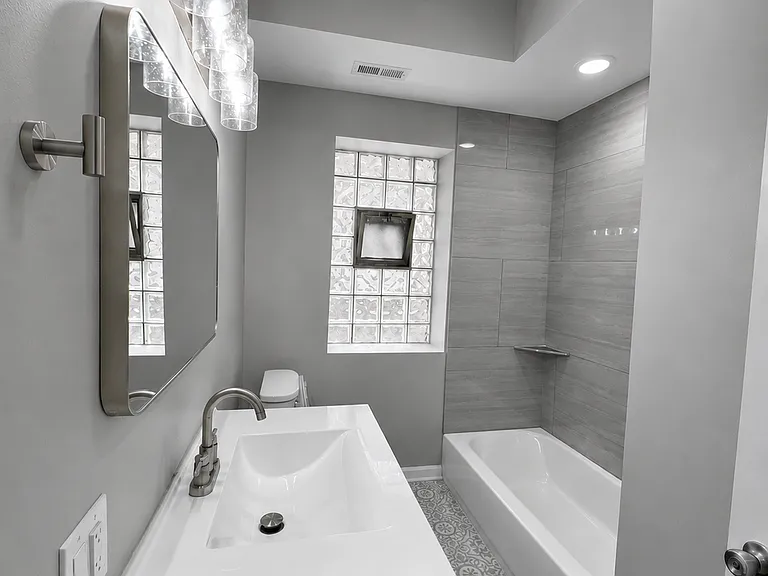 3 bed, 2.0 bath, 1250 sqft, $2,200 — Photo 4