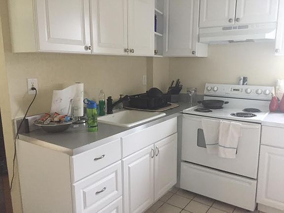 Kitchen Stove & Sink