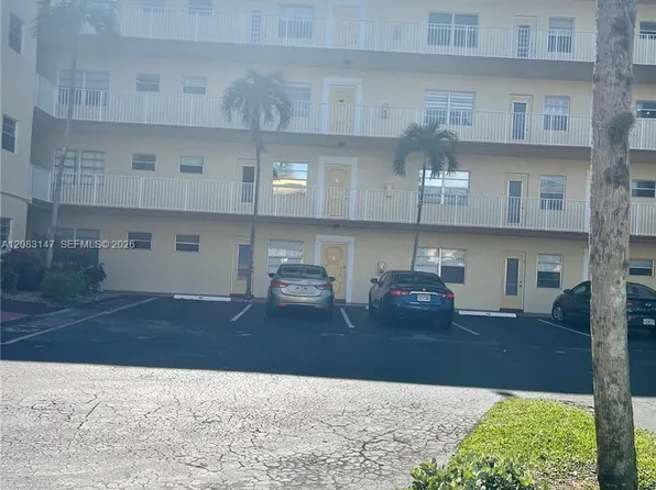 3940 NW 42nd Ave APT 321, Lauderdale Lakes, FL 33319