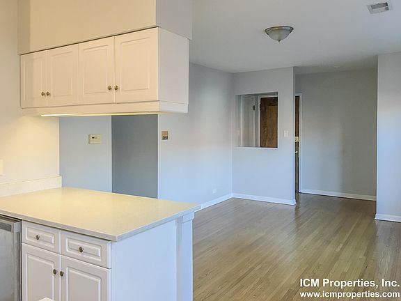4th image of 3712 N Sheffield Ave #405