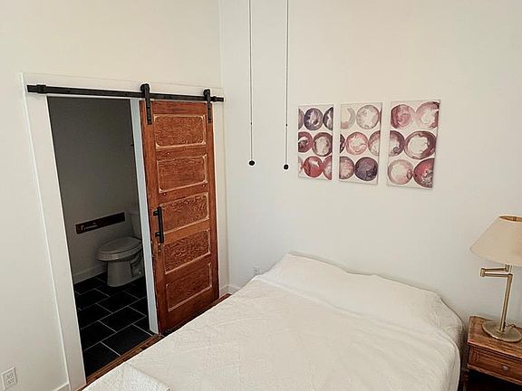 5th image of 135 W Elizabeth St #5