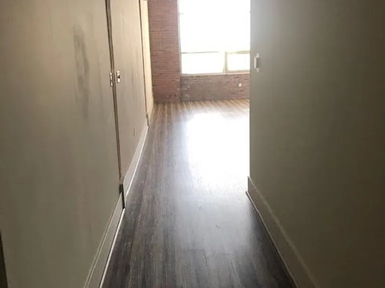 311 SW Water St — Photo 8
