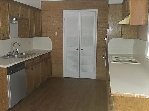 3rd image of 2401 Bowling Green St