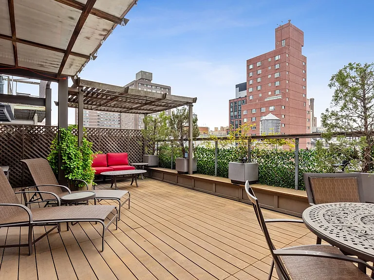 215 E 24th St #817 — Photo 3