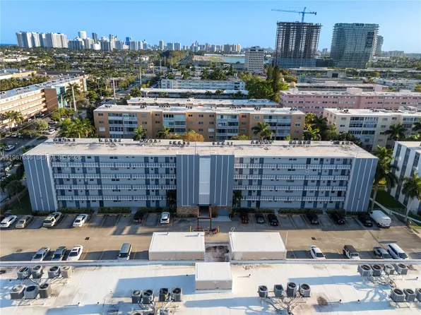233 NE 14th Ave APT 406, Hallandale Beach, FL 33009