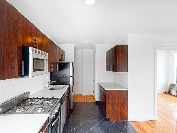 3rd image of 318 E 11th St APT 16
