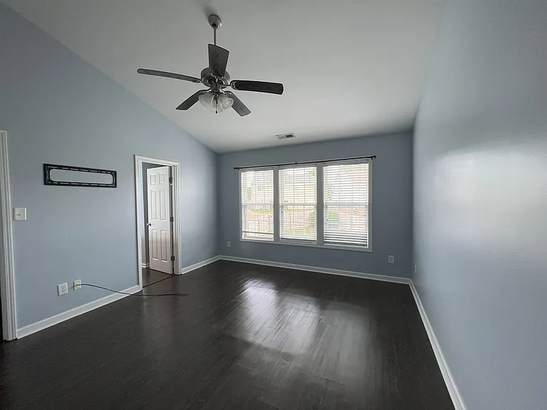 783 Hay River St — Photo 17