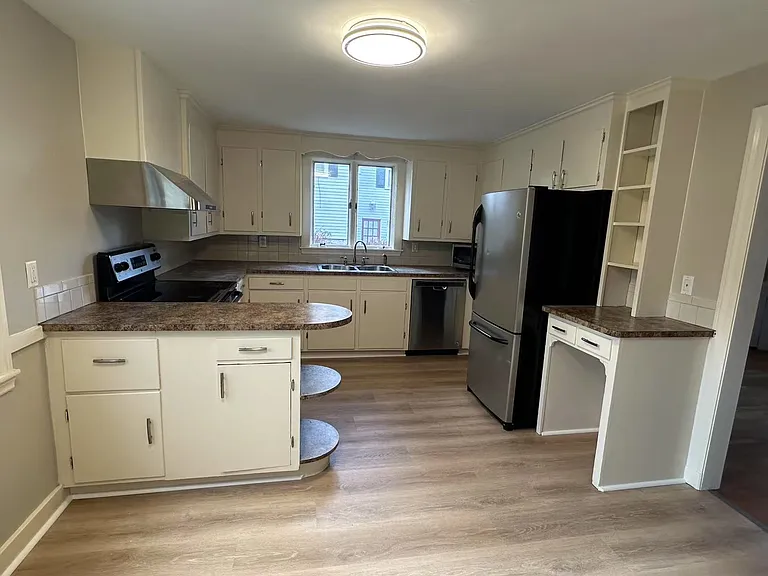 37 Washburn Ave — Photo 8