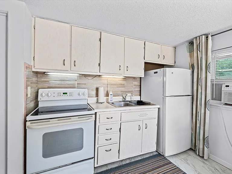 512 Madison Ave #A — Photo 10