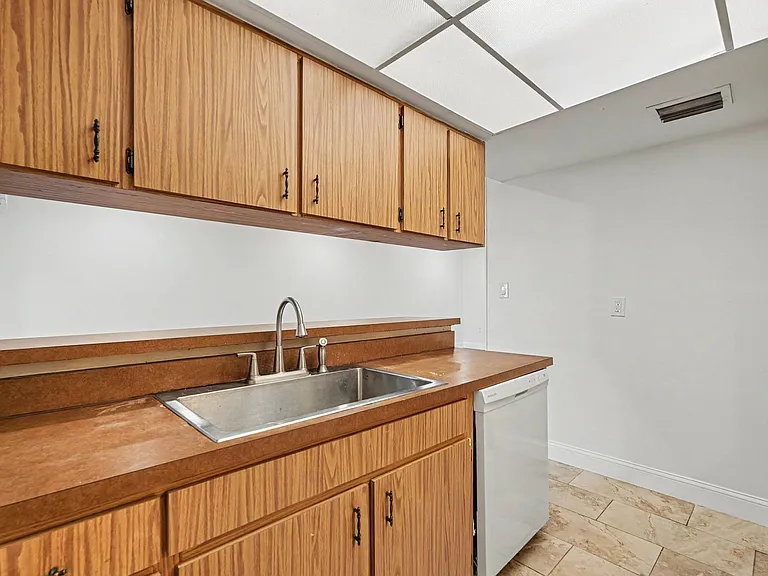 9208 N Connechusett Rd #C — Photo 12