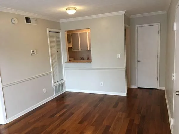 2805 NE Expy NE — Photo 1