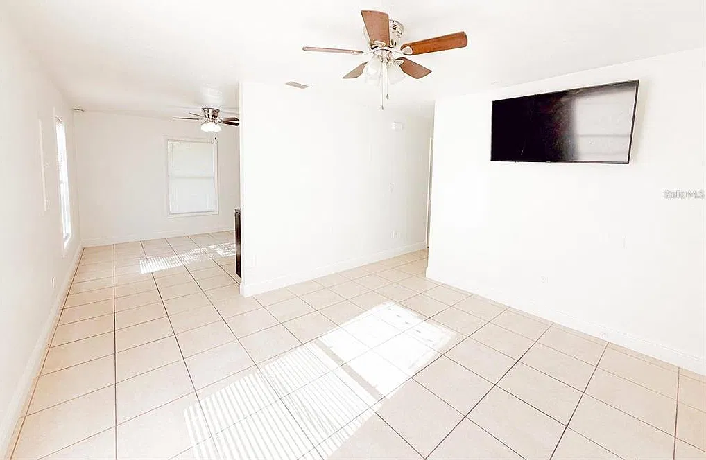 3 bed, 1.0 bath, 875 sqft, $1,600 — Photo 4
