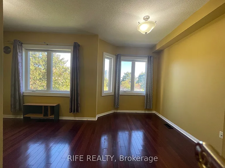 156 Town Centre Blvd #MAIN — Photo 3