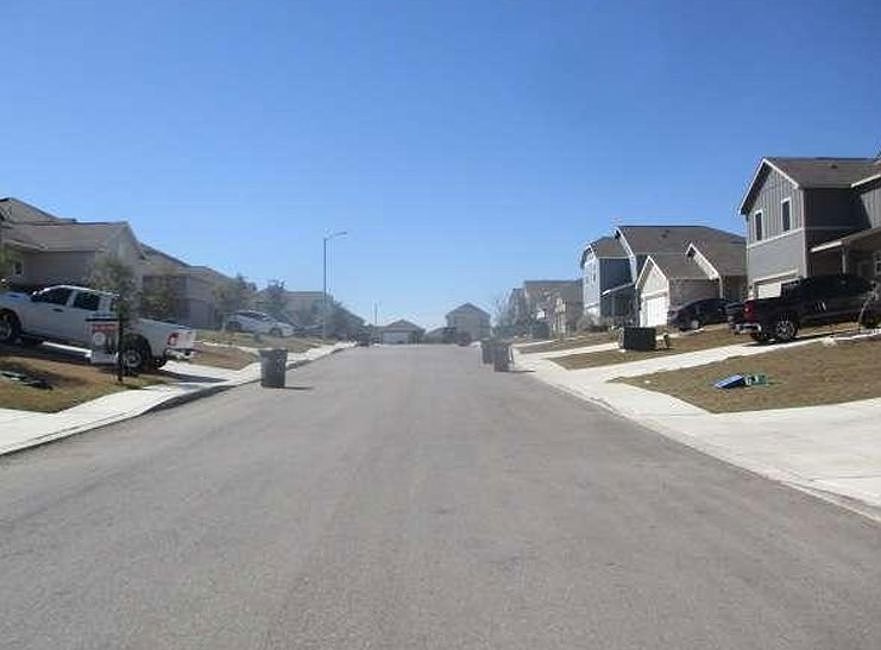 Exterior Neighborhood (street photo)