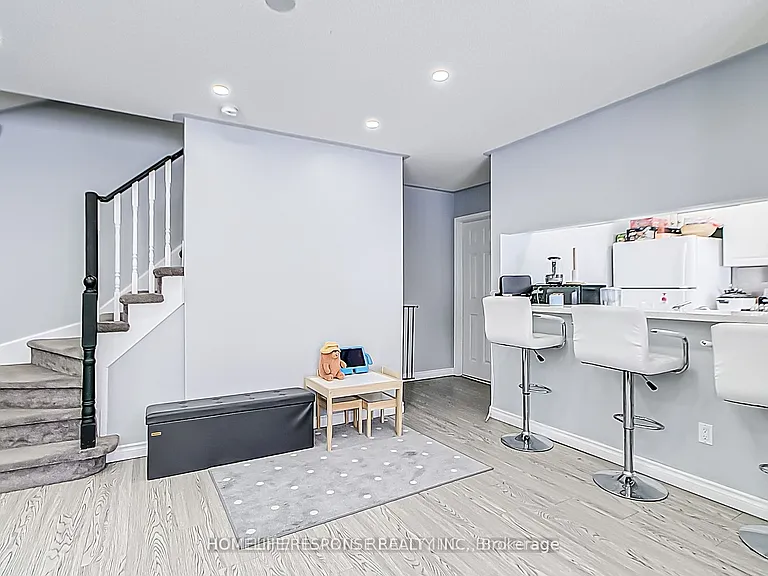 29 Rosebank Dr #911 — Photo 8