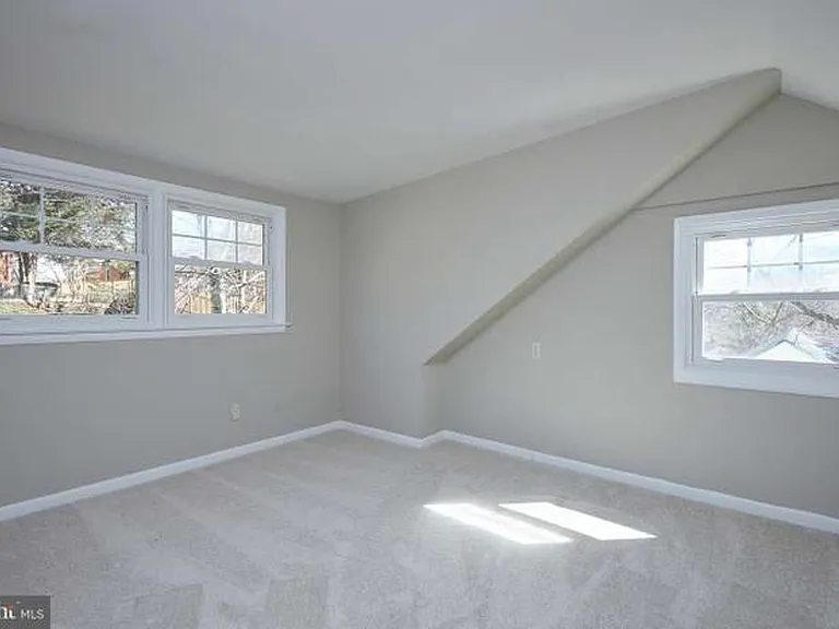 221 Dale Dr — Photo 21