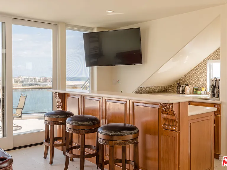 119 W Via Marina — Photo 7