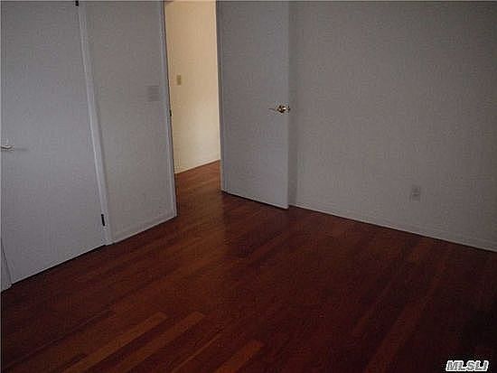 4th image of 325 Oak Dr