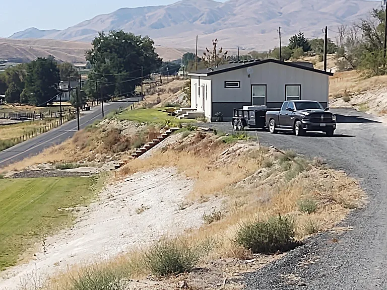 6801 N Wenas Rd — Photo 2